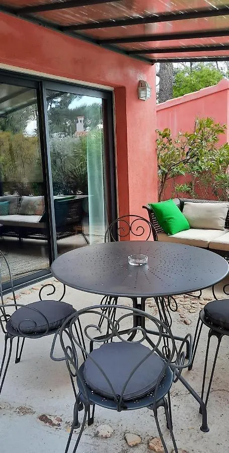 Hotel La Grenotte Au Castellet Le Castellet